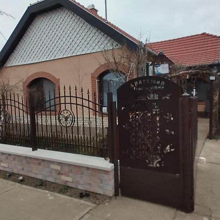 Bundik Vendeghaz Otel Berettyóújfalu Dış mekan fotoğraf
